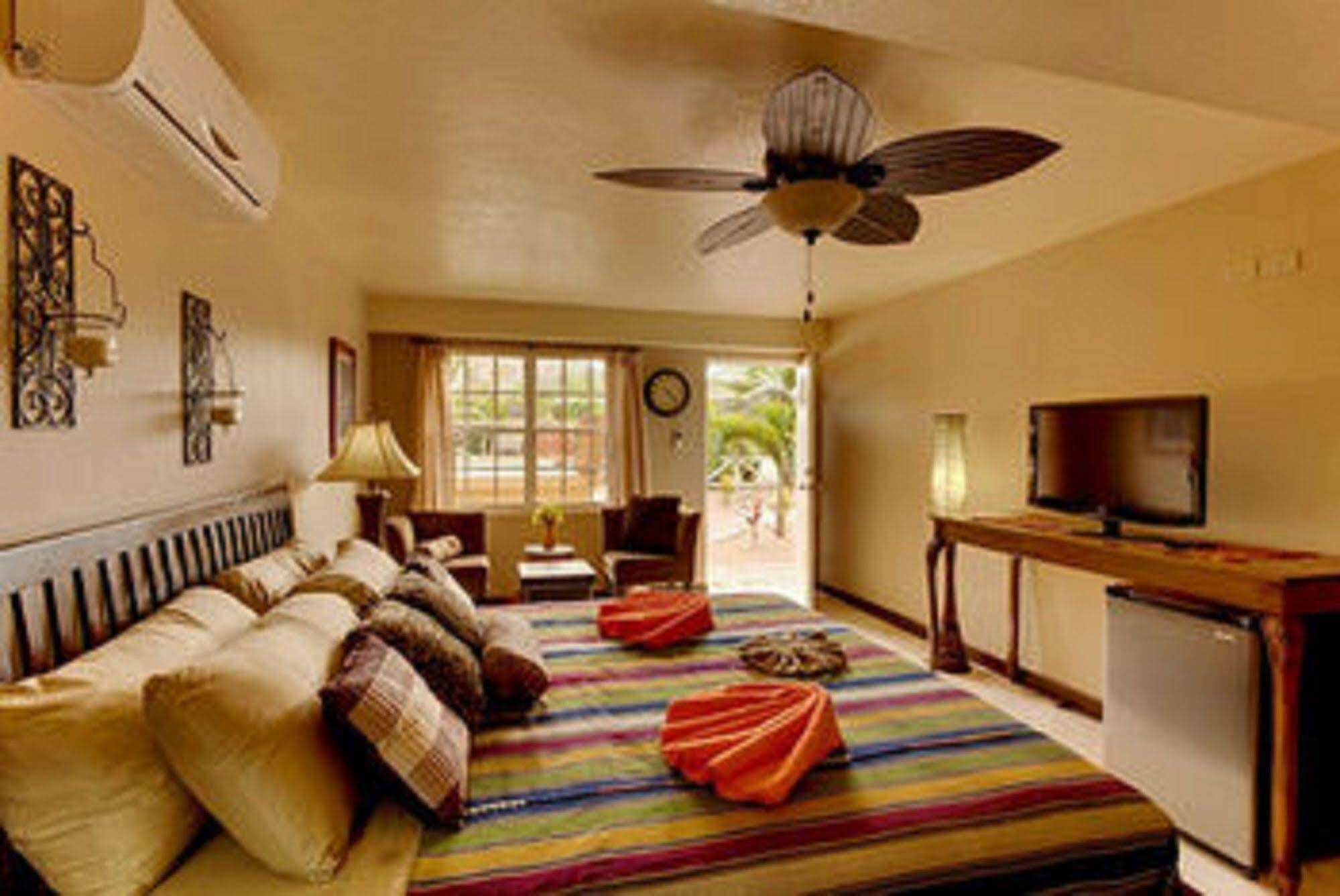 Hotel Caribbean Shores 3*