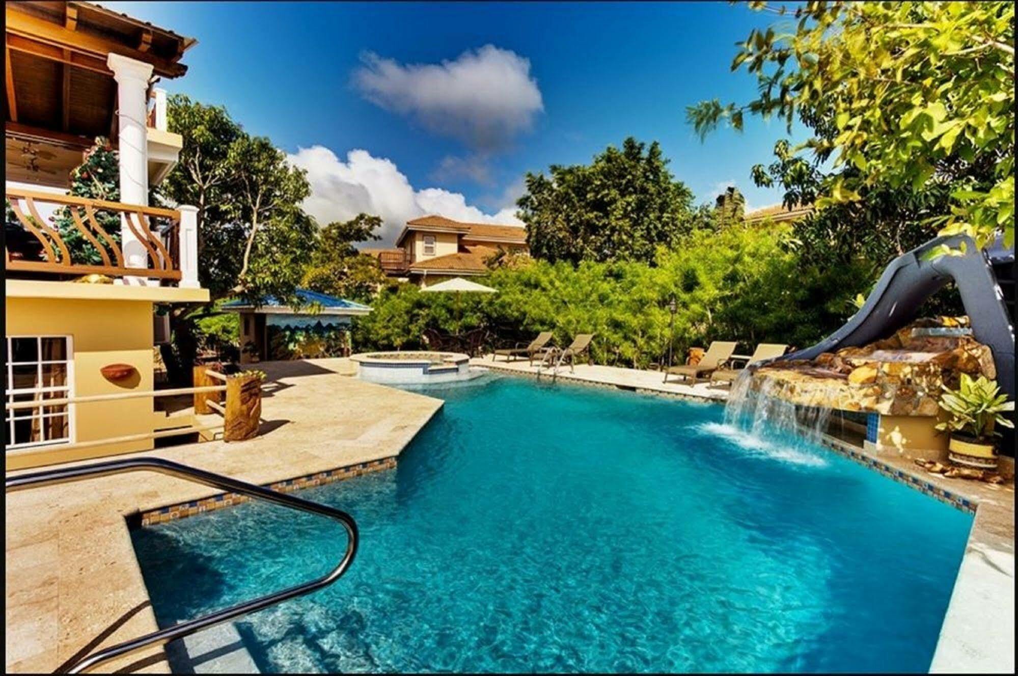 Caribbean Shores Hotel 3*