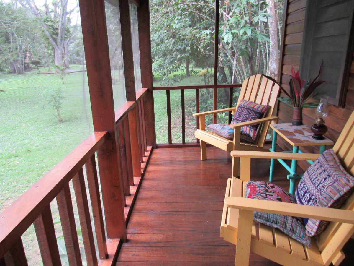 Macaw Bank Jungle Lodge *