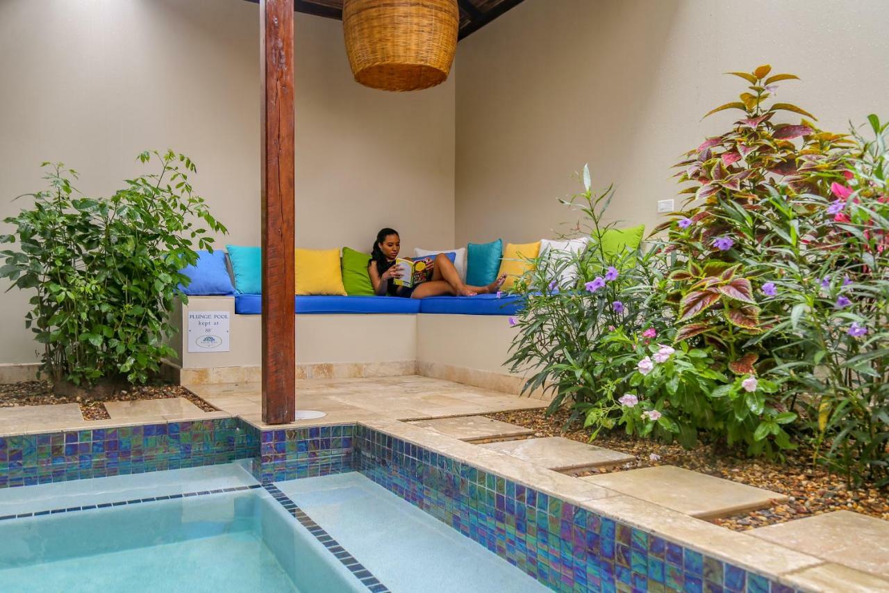 Resort Almond At Jaguar Reef