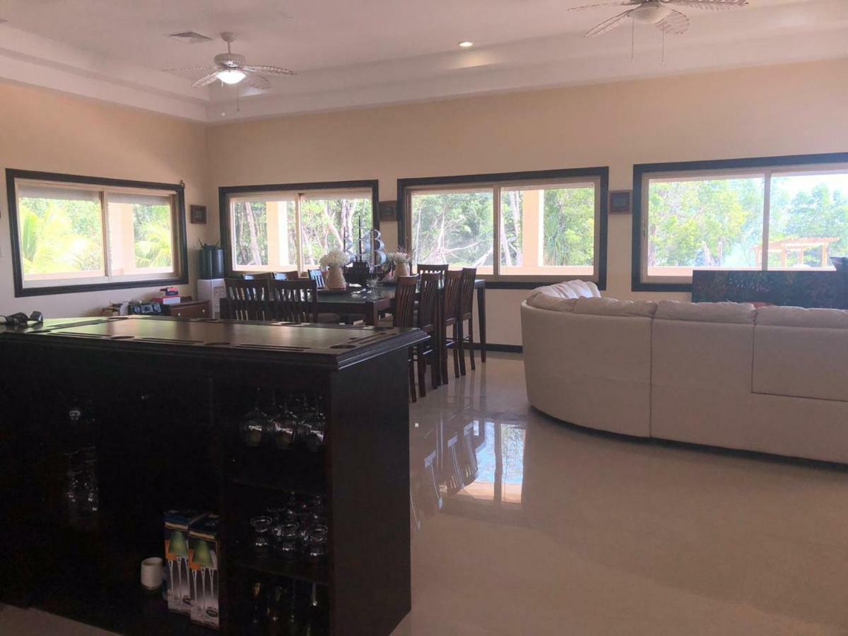 Hotel Seaside Chateau Belize City