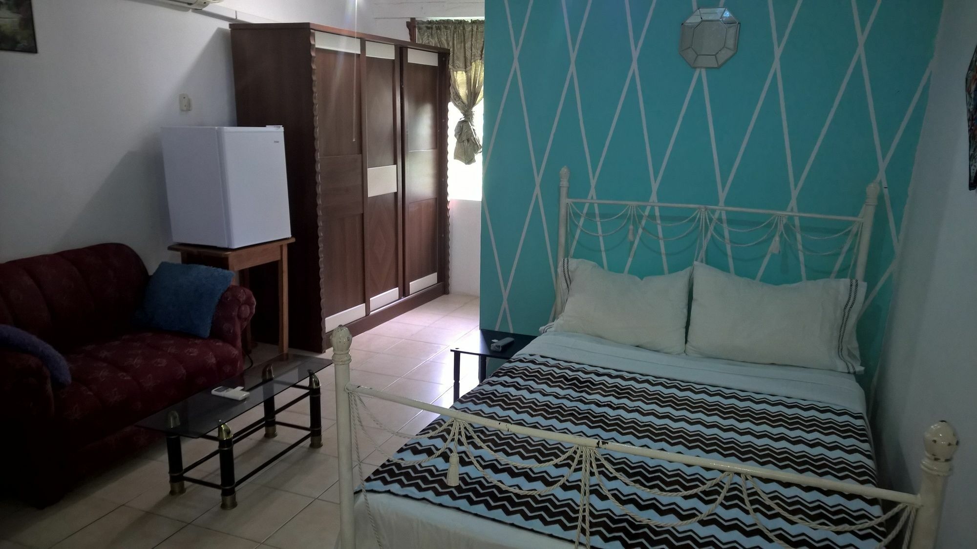 The Red Hut Hotel 2*