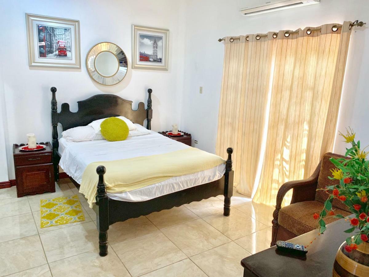 Chupaflor - Alexander Luxury & Executive Apartment