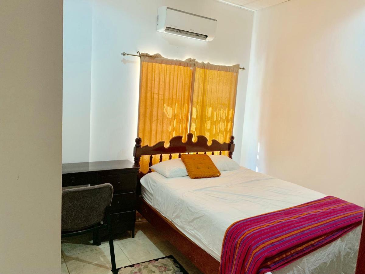 Chupaflor - Alexander Luxury & Executive Apartment