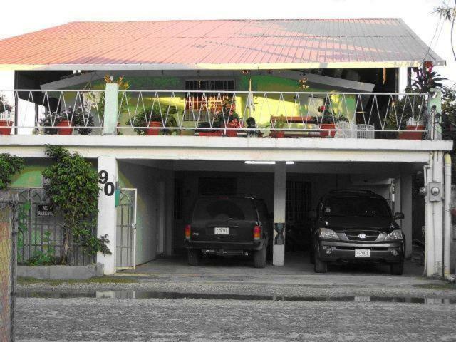 Hotel The Red Hut Belize City