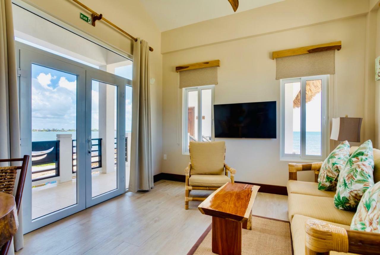 Ocean Breeze Placencia