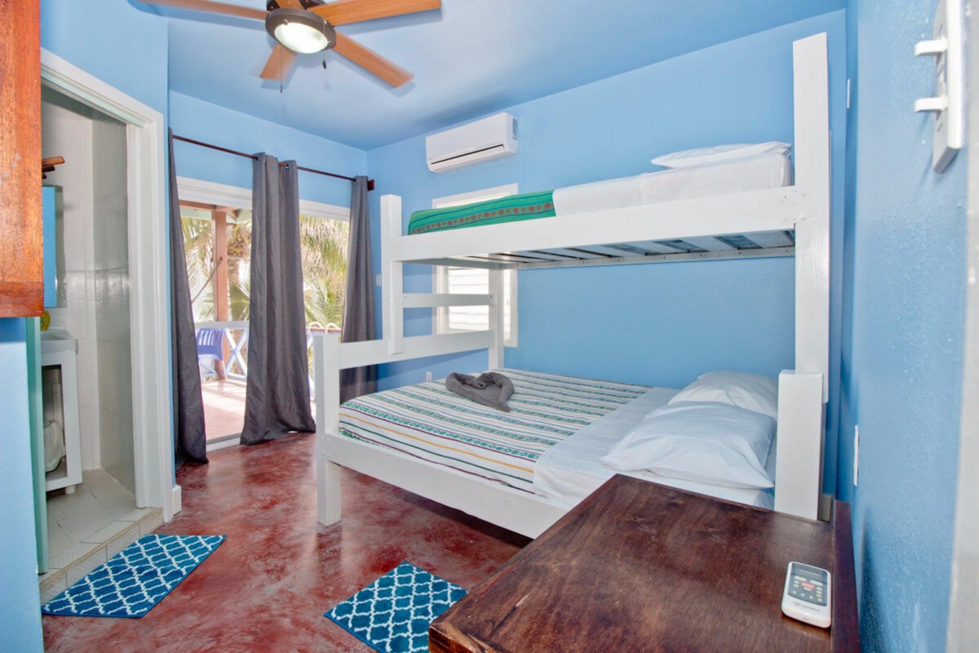 Hostel Sandbar Beachfront & Restaurant *