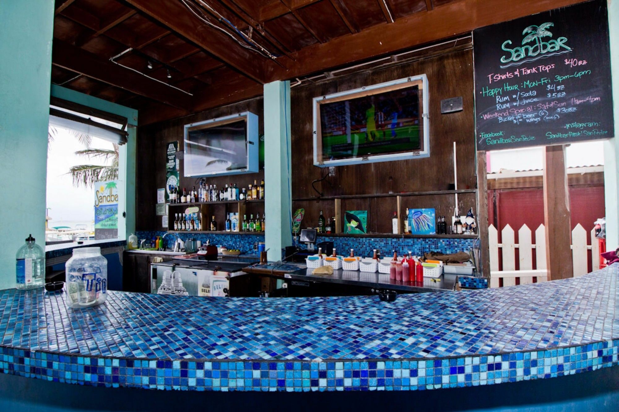 Hostel Sandbar Beachfront & Restaurant *