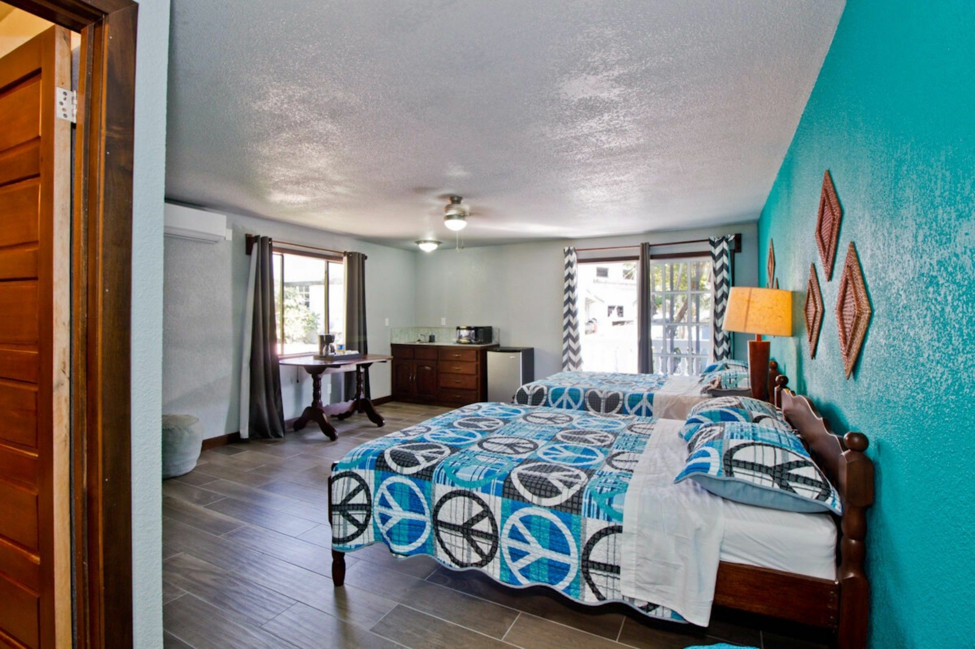 Hostel Sandbar Beachfront & Restaurant *