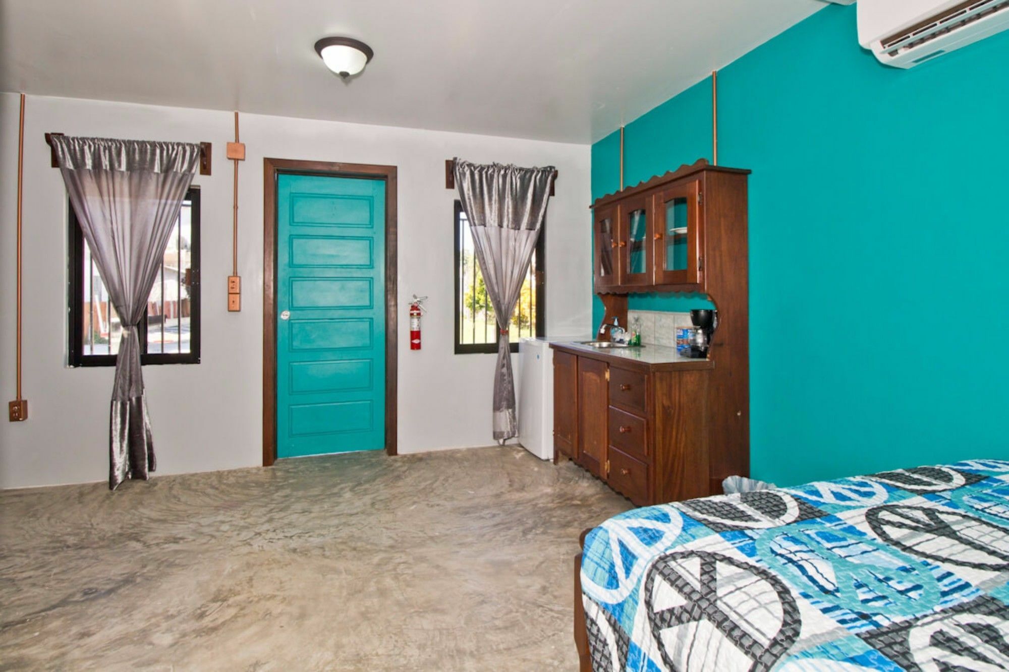 Sandbar Beachfront & Restaurant * San Pedro (Ambergris Caye)