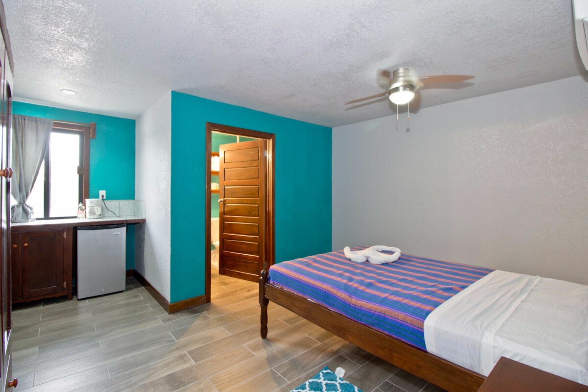 Hostel Sandbar Beachfront & Restaurant