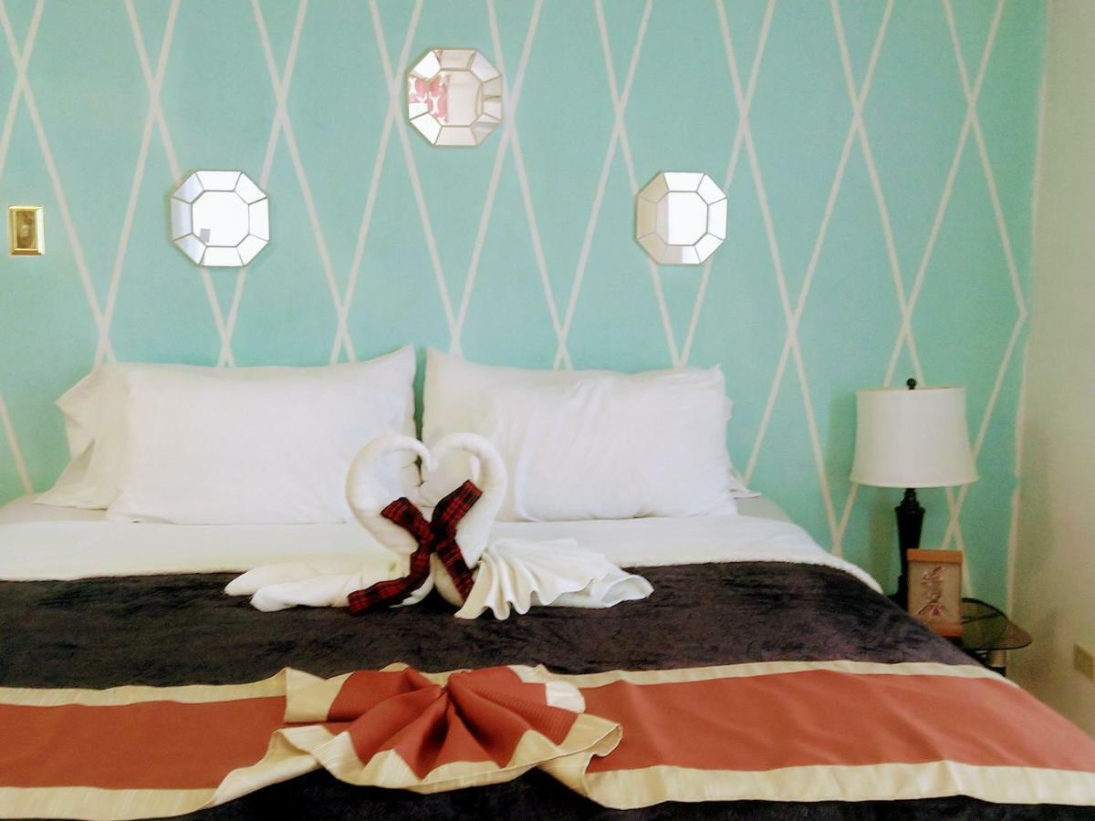 Hotel The Red Hut 2*