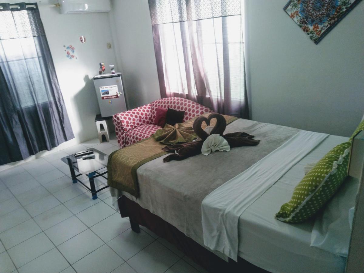 Hotel The Red Hut Belize City
