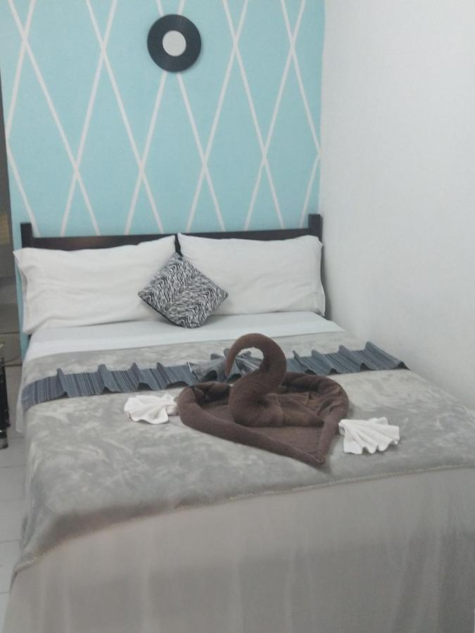 The Red Hut Hotel Belize City