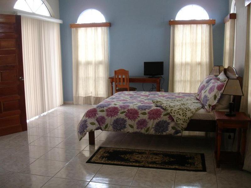 San Juan 3* Belmopan