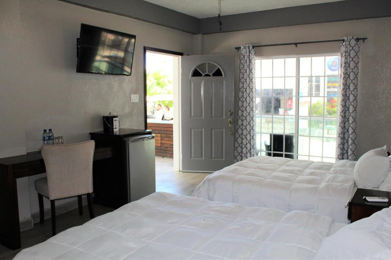 Barefoot Hotel 3*