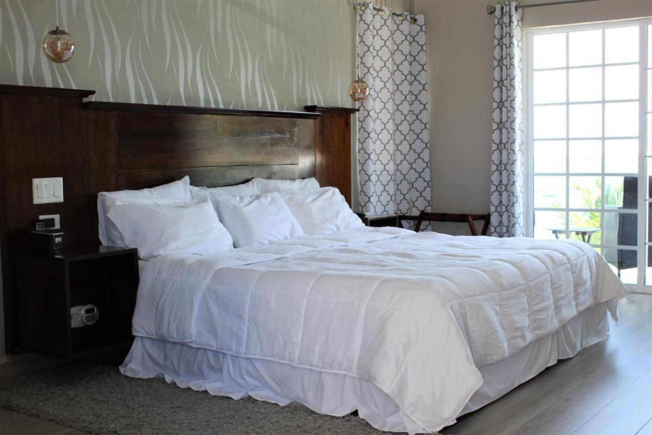 Hotel Barefoot 3*