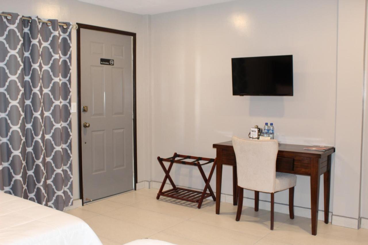 Barefoot Hotel