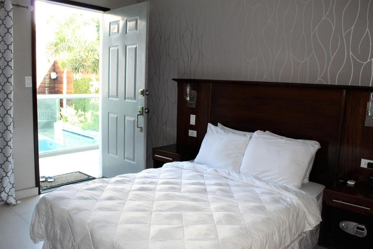 Hotel Barefoot 3*