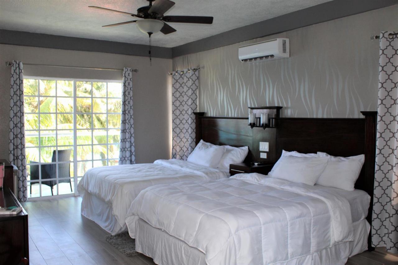Barefoot Hotel 3*