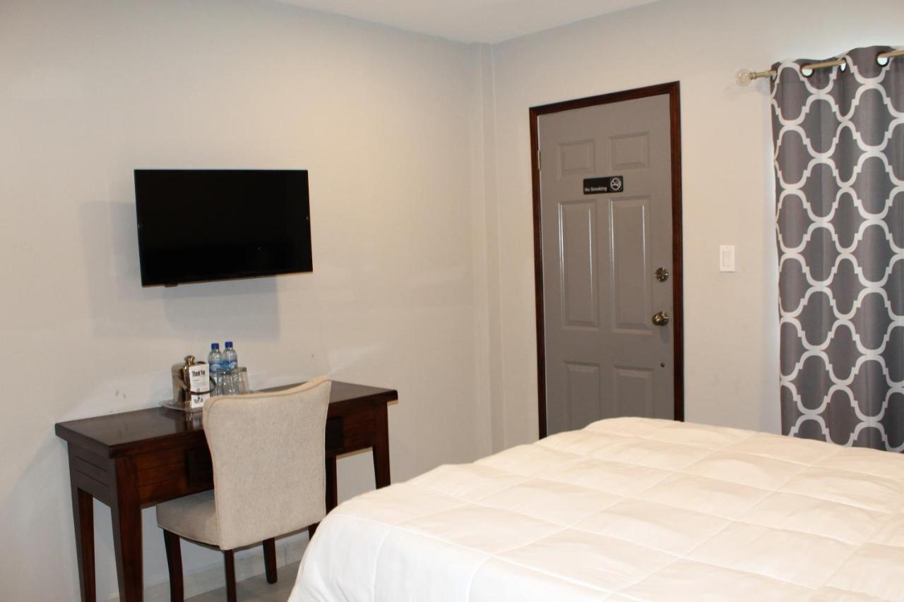 Barefoot Hotel