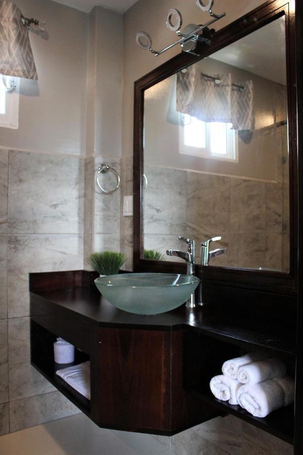 Barefoot Hotel 3*