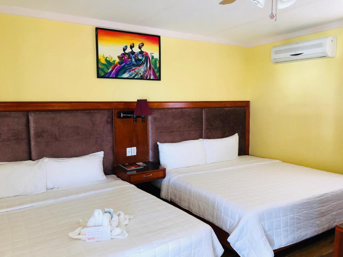 Hotel China Town Caye Caulker