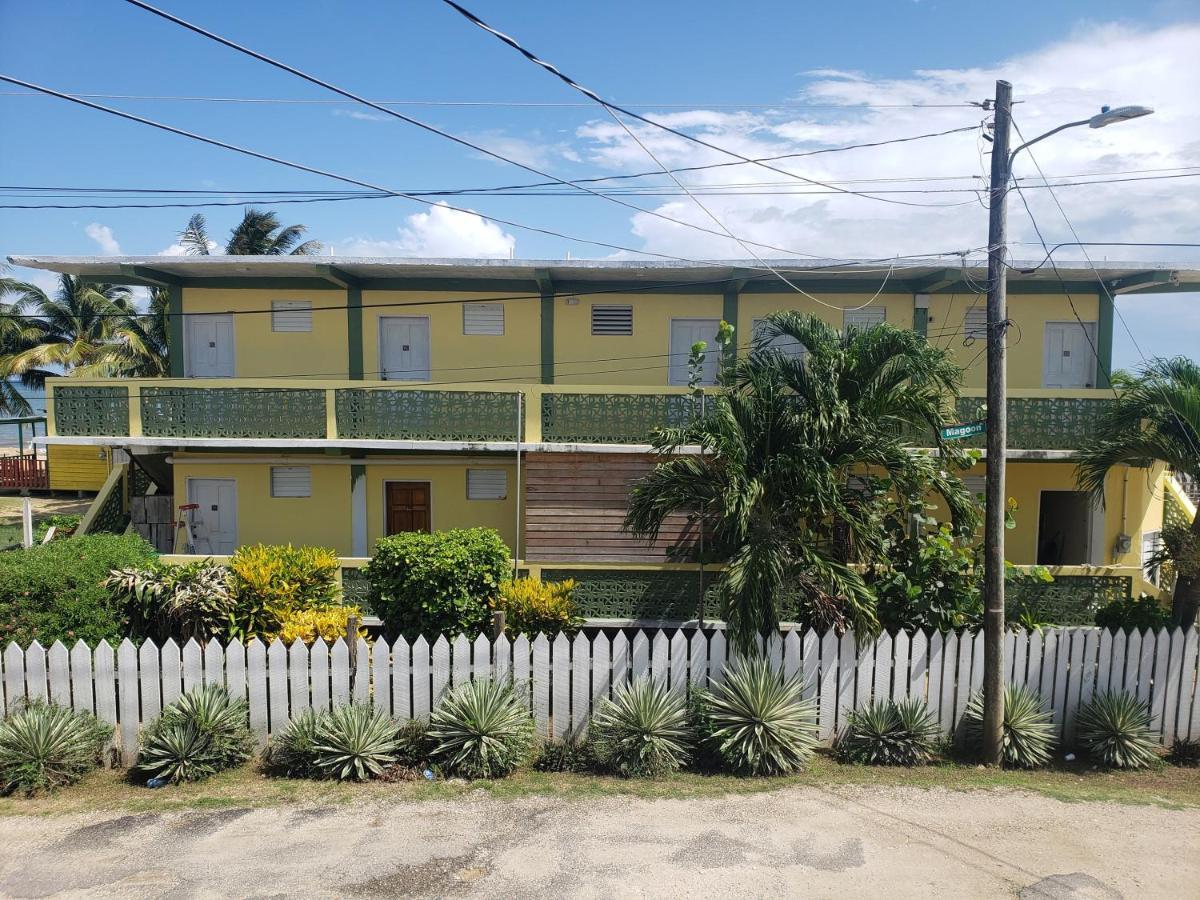 Pal's On The - Dangriga, Belize 4*