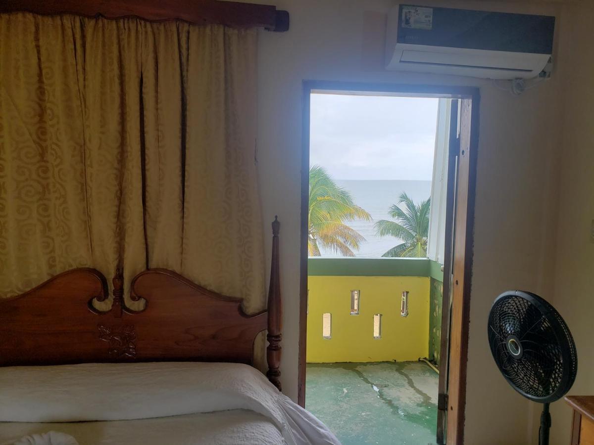 Pal's On The - Dangriga, Belize