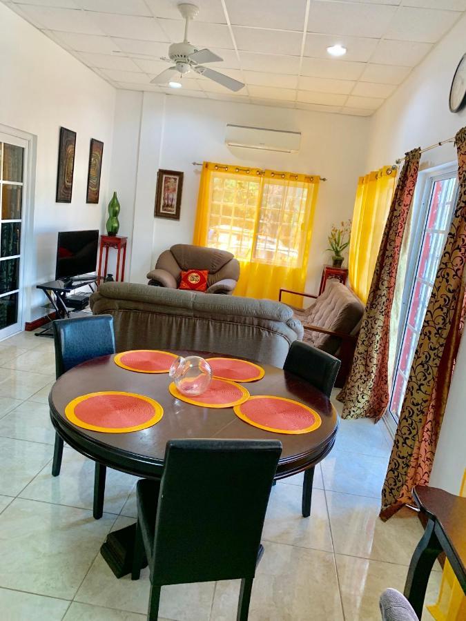 Chupaflor - Alexander Luxury & Executive Apartment *