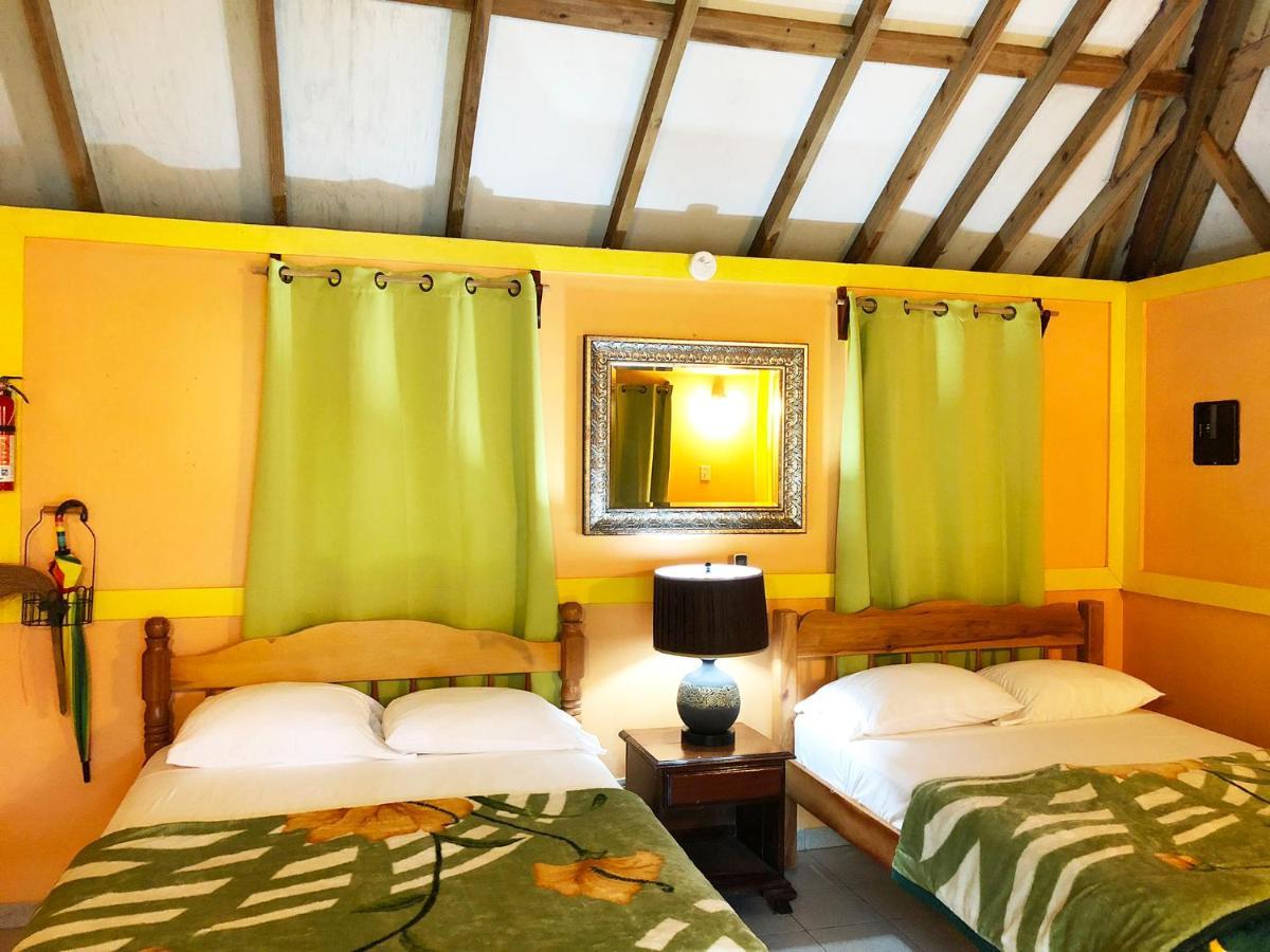 Howler Monkey Lodge *