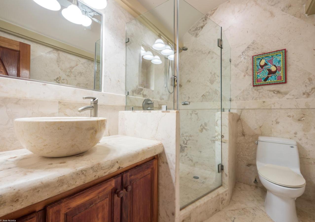 Villa Belizean Cove Estates Luxury Beachfront *