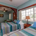 Blue Tang Inn