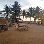 Pal\'S On The Beach - Dangriga, Belize