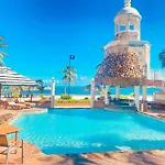 Lighthouse Beach Villas