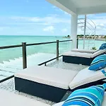 Villas Secreta Beachfront Resort