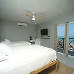 Sandbar Beachfront Hostel & Restaurant