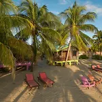 Palm Cove Cabins At Coconut Row