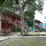 Lamanai Landings Hotel And Marina
