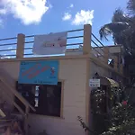 Popeyes Beach Hostel Caye Caulker