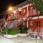 Lamanai Landings Hotel And Marina