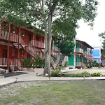 Lamanai Landings Hotel And Marina