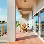 Suite H101 @ Mara Laguna