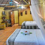 The Mayan Garden- Jungle Lodging & Retreat Center