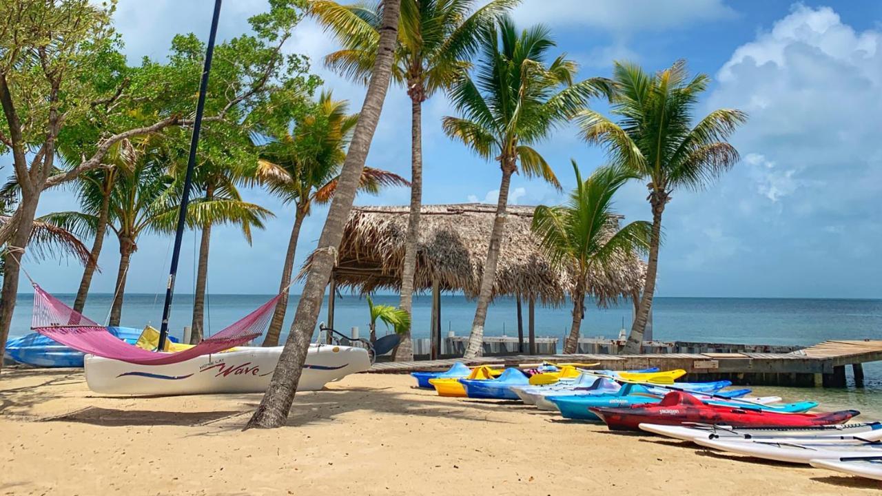 Thatch Caye A Muy'ono