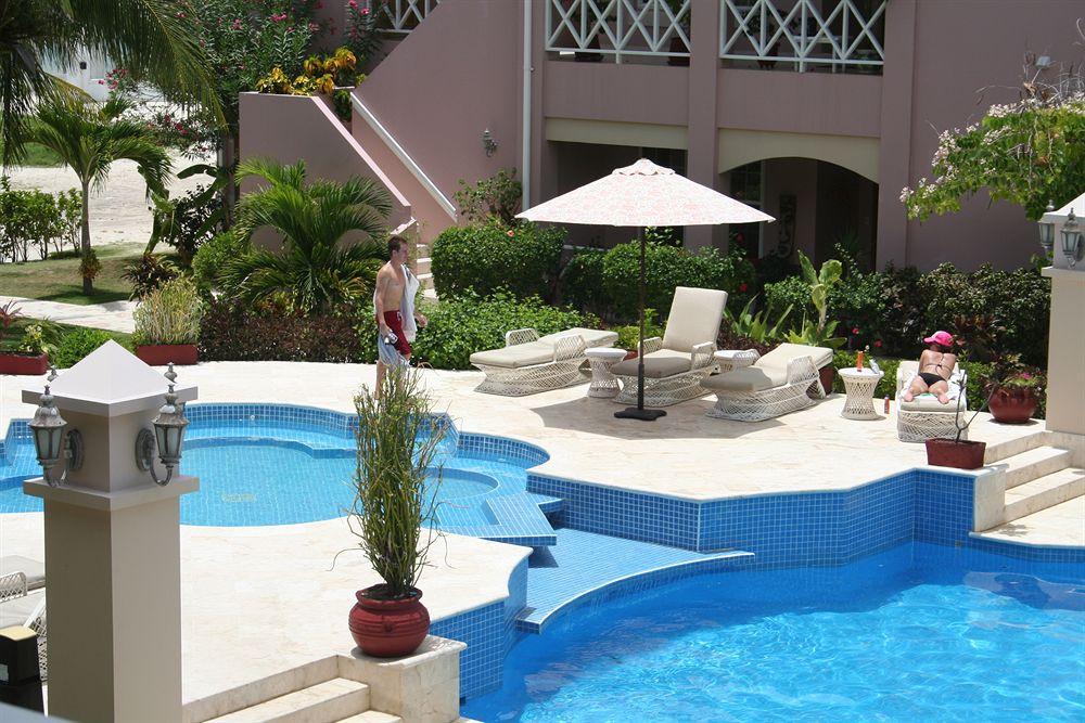 Hotel Grand Colony Island
