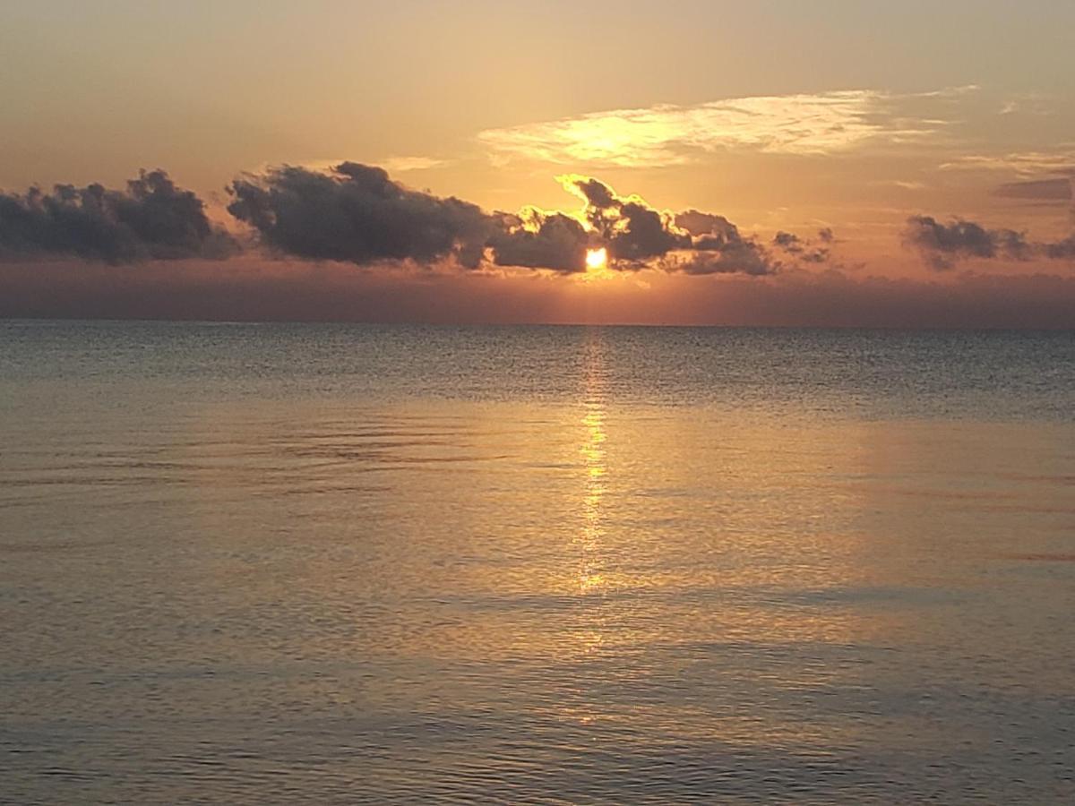 Pal's On The - Dangriga, Belize Hotel 4*