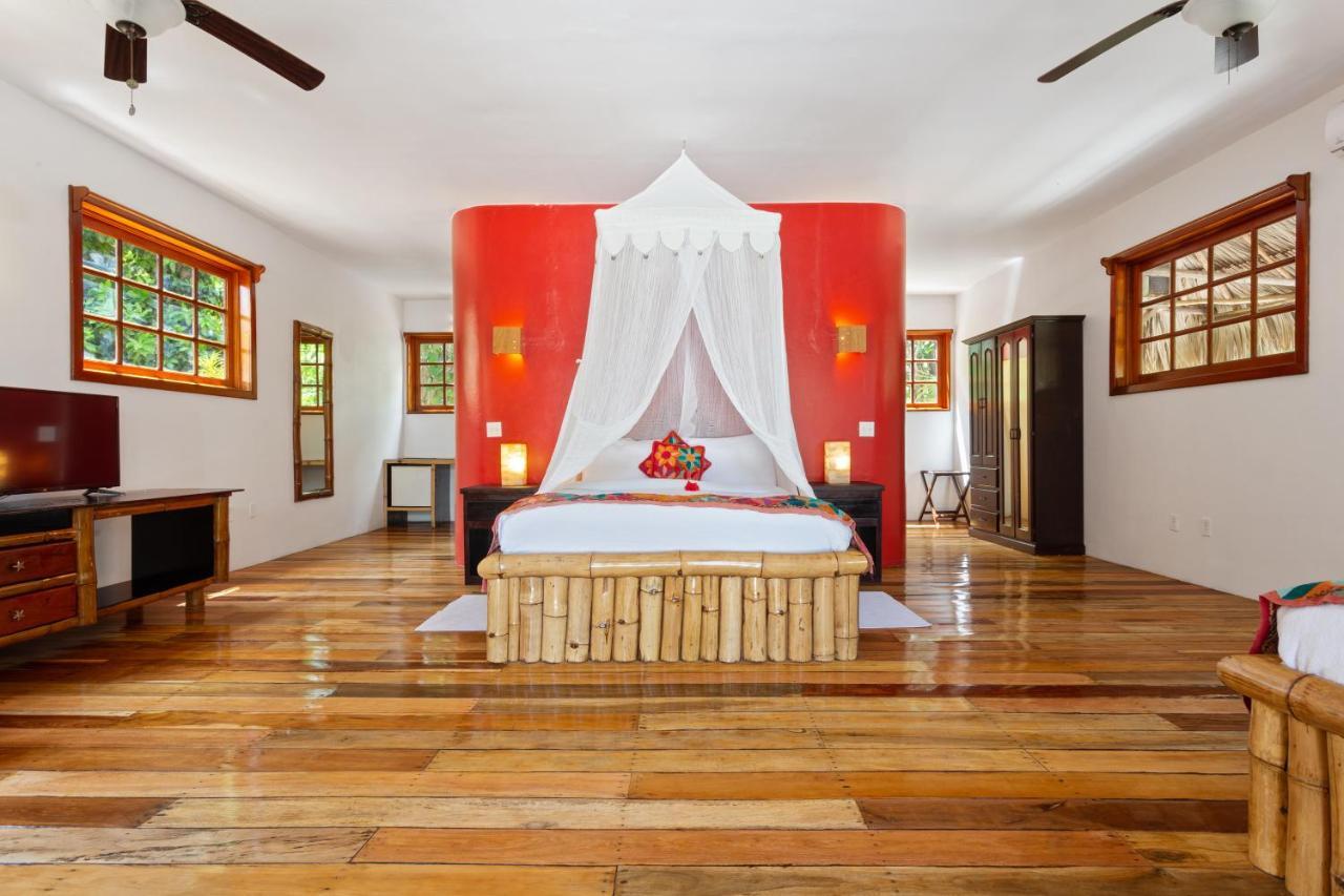 Portofino Resort-an Authentic Island Escape! Hotel