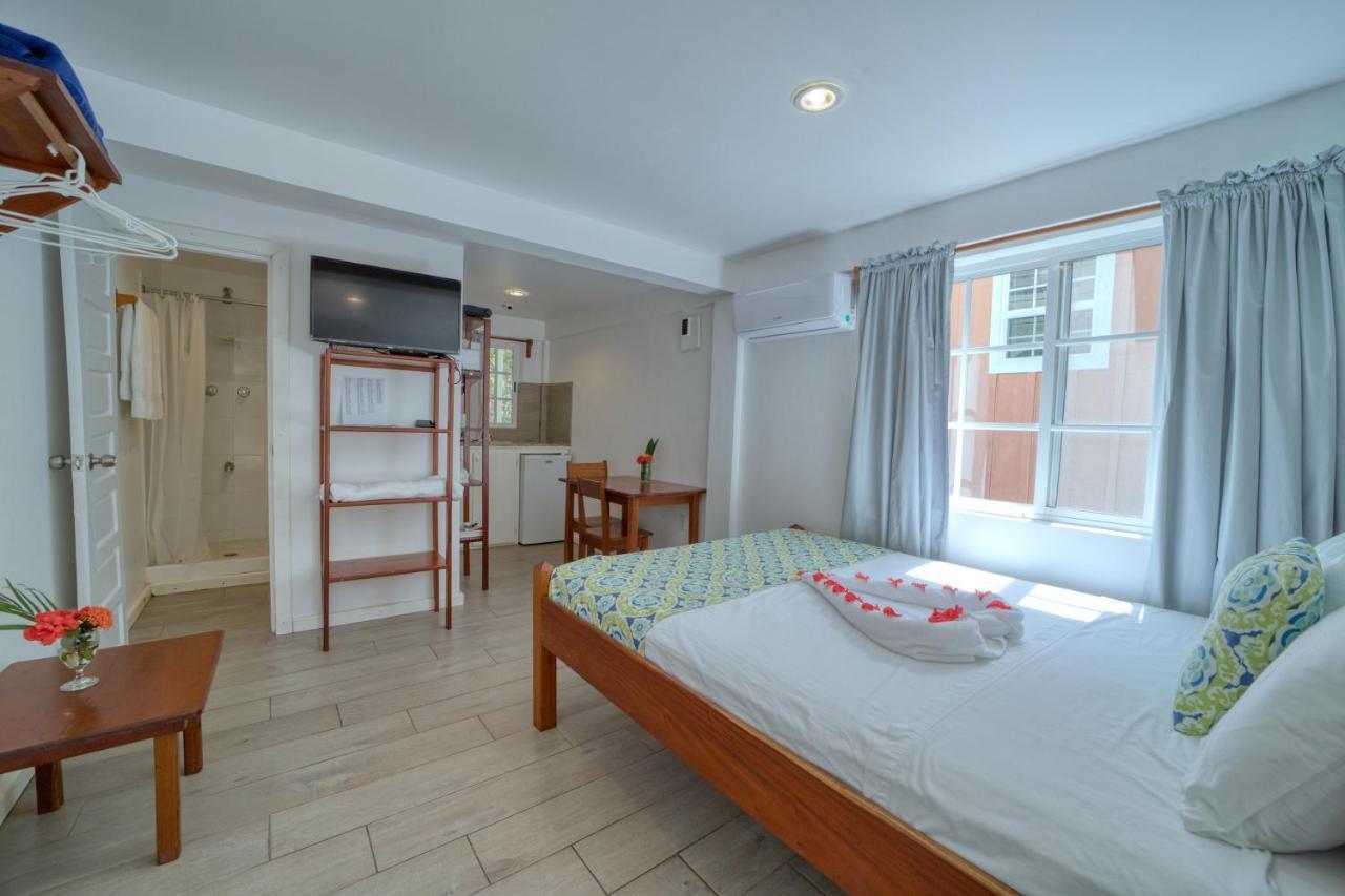 Placencia Villas 3*