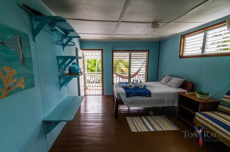 Pelican South Water Caye Hotel 4*